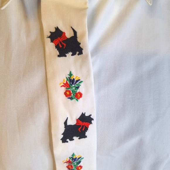 Alfred Dunner Petite Decorated Front W/Scottie Dogs & Flowers Blouse Size 8 - Picture 4 of 5